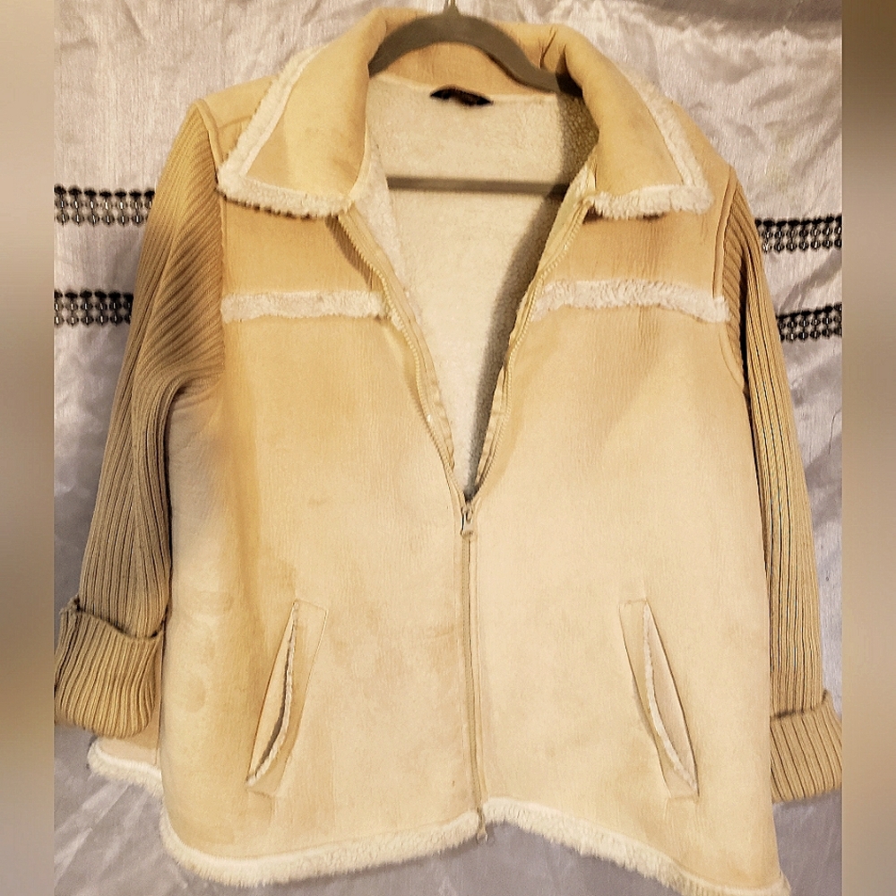 Beautiful Shaver Lake Casuals Luxury Sherpa Lined, Suede Vest w/ knit sleeves XL